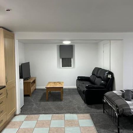 Studio Flat Twin - Town Centre Мърдър Титфил Екстериор снимка