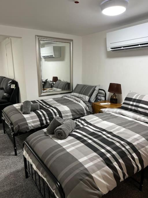 Studio Flat Twin - Town Centre Мърдър Титфил Екстериор снимка